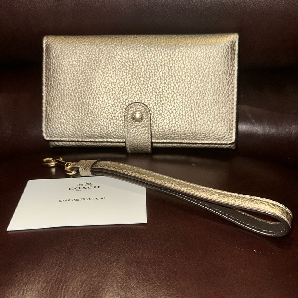 **SOLD** NWOT Coach Gold Leather Slim Snap Bifold Wristlet/Clutch - Picture 1 of 14
